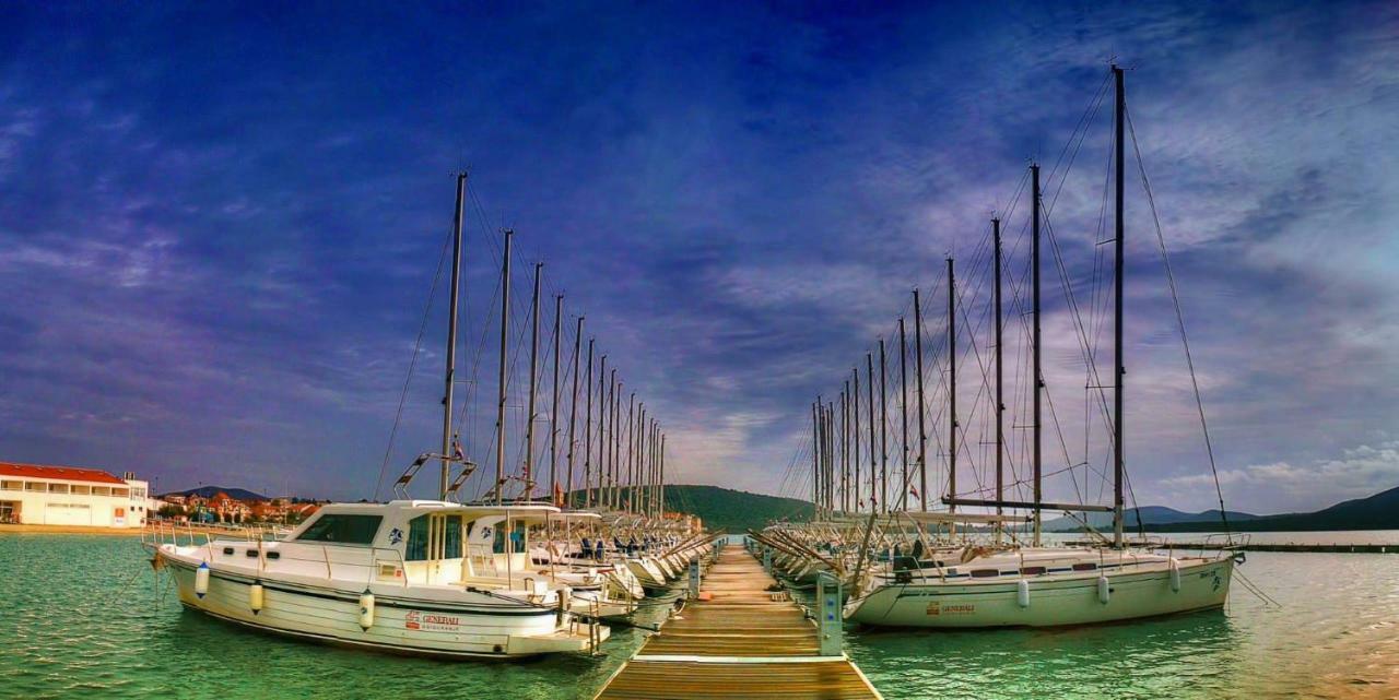 Spider Apartments Pirovac Dış mekan fotoğraf